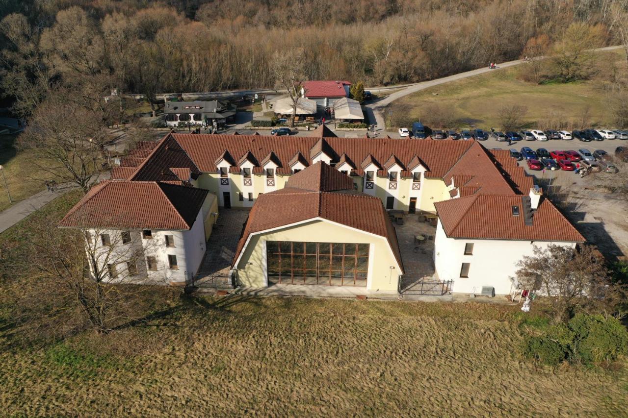 Hotel Hradna Brana Pozsony Kültér fotó